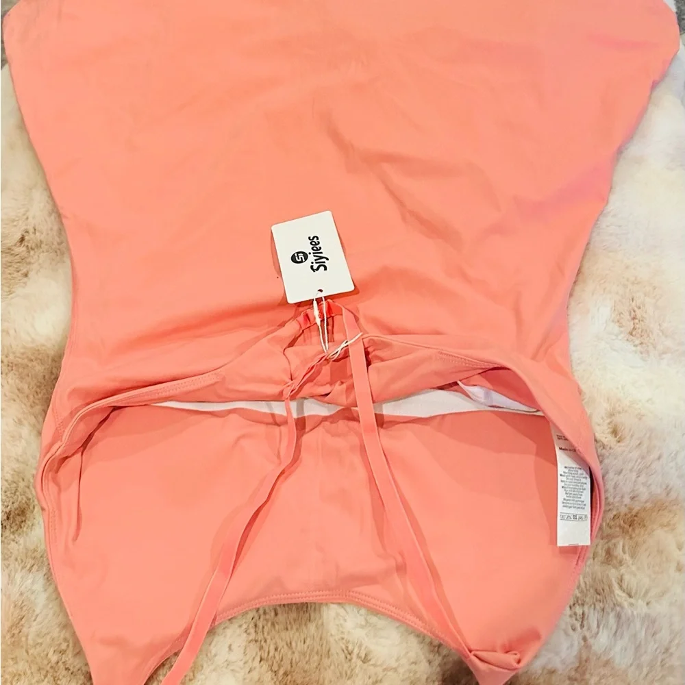 NWT Women size medium Styles athletic dress in Coral - Picture 3 of 5